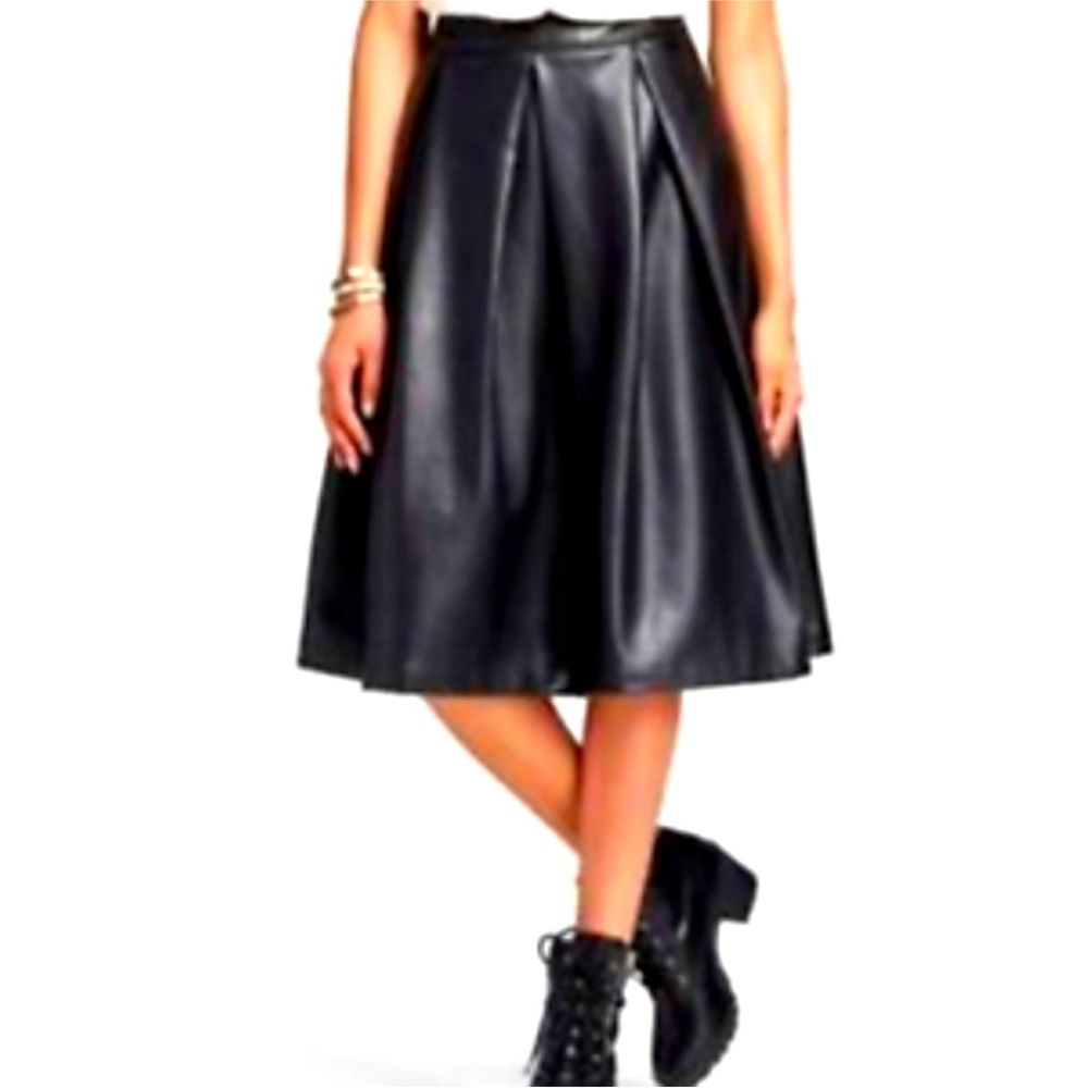 Who What Wear Faux Leather Pleated Skirt Size 4